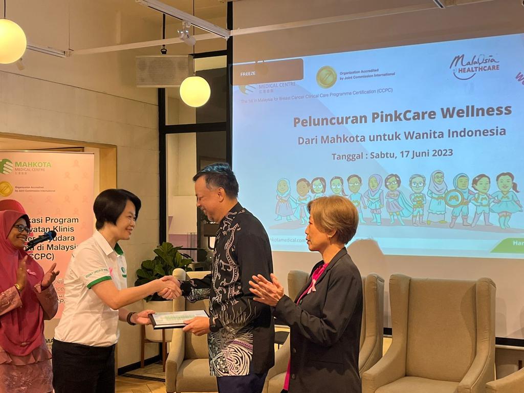 Mahkota Medical Centre Tawarkan Perawatan Kanker Payudara Bersertifikat JCI di Jakarta 2 Mahkota Medical Centre Tawarkan Perawatan Kanker Payudara Bersertifikat JCI di Jakarta_Womanindonesia.co.id