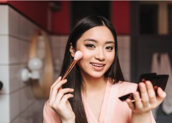 4 Ide Makeup Summer Glowing dan Tahan Lama_Womanindonesia.co.id
