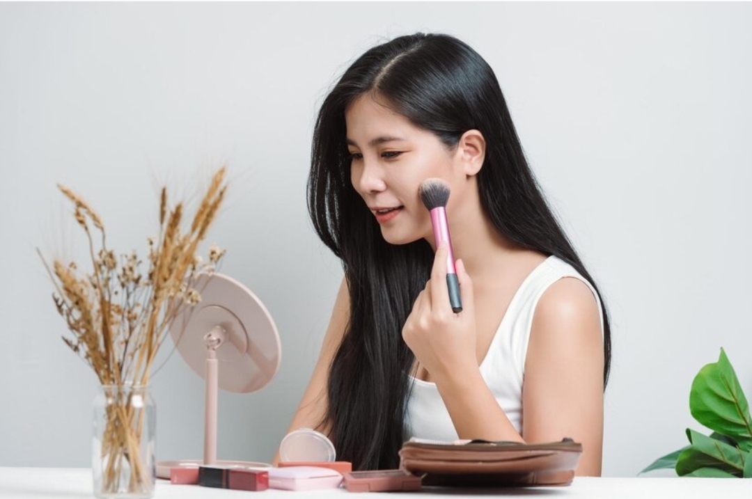 4 Ide Makeup Summer Glowing dan Tahan Lama 3 4 Ide Makeup Summer Glowing dan Tahan Lama_Womanindonesia.co.id