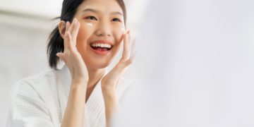 Pastikan 4 Produk Skincare ini ada di Tas Travel Mu Saat Liburan Musim Panas_Womanindonesia.co.id