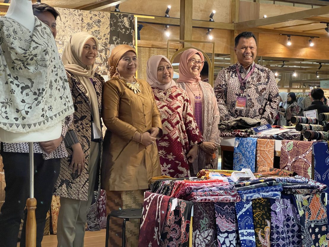 Karya Kreatif Indonesia 2023: Menggelorakan UMKM dengan Inovasi dan Kolaborasi! 2 Karya Kreatif Indonesia 2023: Menggelorakan UMKM dengan Inovasi dan Kolaborasi!_Womanindonesia.co.id