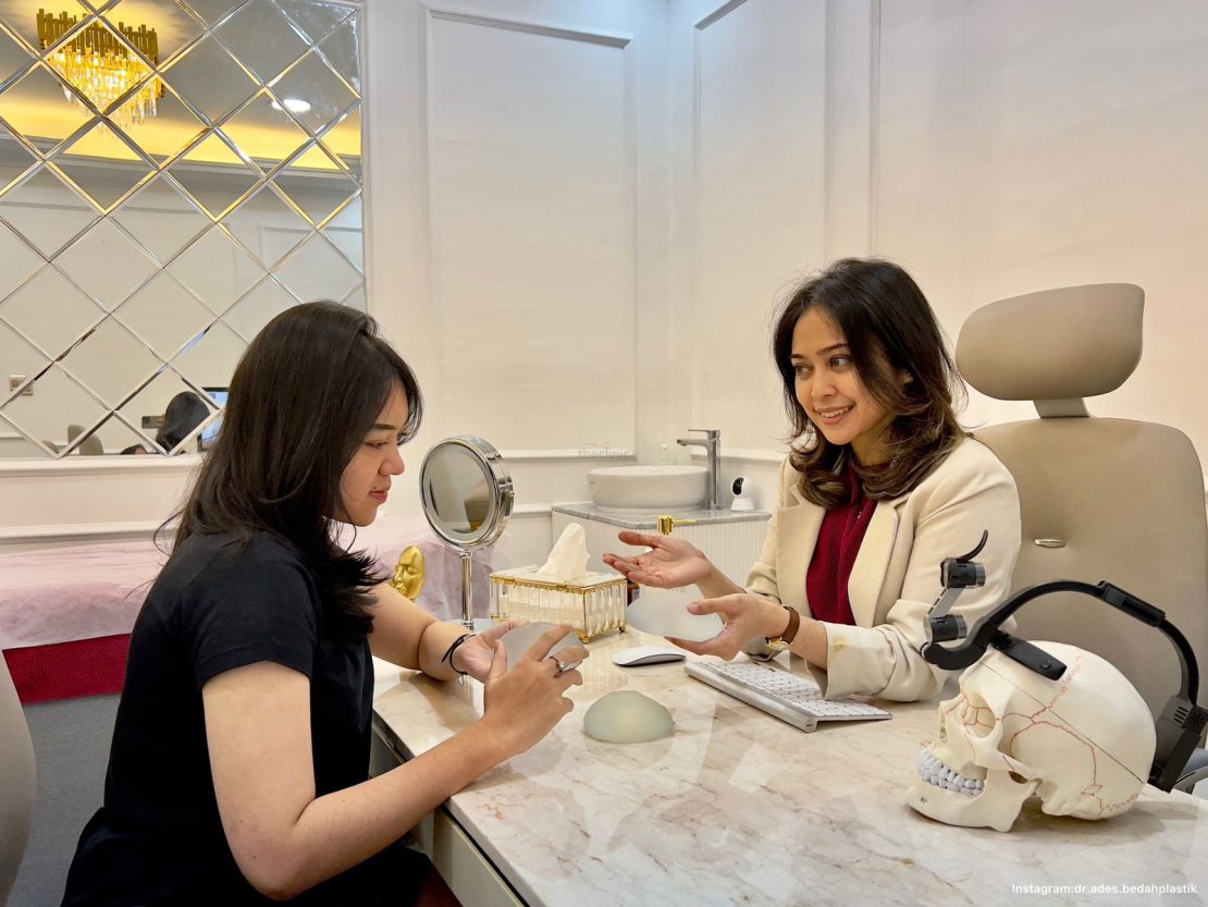 Dr. Ade Sari Nauli Sitorus: Mengukir Kecantikan Lewat Sentuhan Bedah Estetik 2 Dr. Ade Sari Nauli Sitorus: Mengukir Kecantikan Lewat Sentuhan Bedah Estetik_Womanindonesia.co.id