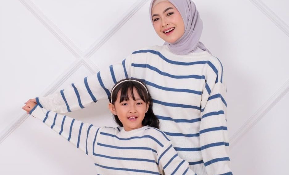 Inspirasi Twin Outfit Agar Tampil Kompak dan Serasi Bersama Sang Buah Hati_womanindonesia.co.id
