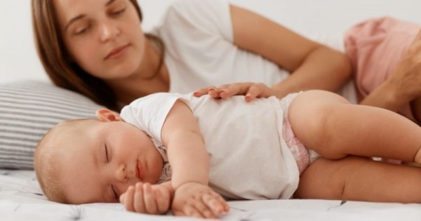 5 Fakta Menepuk-nepuk Pantat Bayi Agar Tertidur 2 5 Fakta Menepuk-nepuk Pantat bayi Agar Tertidur_Womanindonesia.co.id