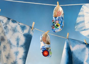 Levi’s dan Crocs Luncurkan Koleksi Footwear Terbaru, Gabungan Kenyamanan dengan Desain yang Otentik_Womanindonesia.co.id