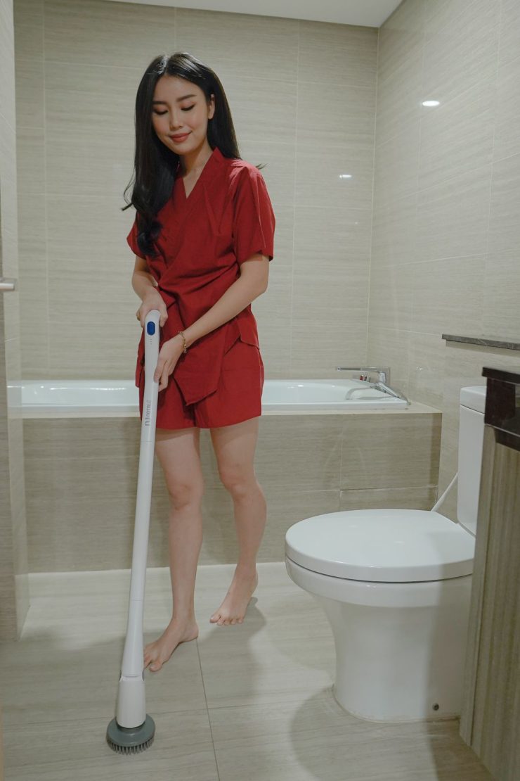 Cara Bersihkan Lantai Kamar Mandi Agar Tidak Licin Anti Pegal dan Capek! 2 Cara Bersihkan Lantai Kamar Mandi Agar Tidak Licin Anti Pegal dan Capek!_Womanindonesia.co.id