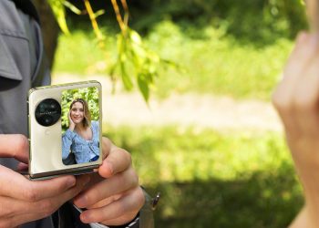 Smartphone Lipat dengan 3 Kamera Flagship, Kokoh, Stylish, dan Minim Lipatan Layar_Womanindonesia.co.id