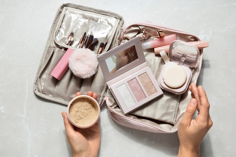 4 Rekomendasi Skincare dan Makeup Lokal Travel Friendly 2 4 Rekomendasi Skincare dan Makeup Lokal Kemasan Travel Friendly_Womanindonesia.co.id