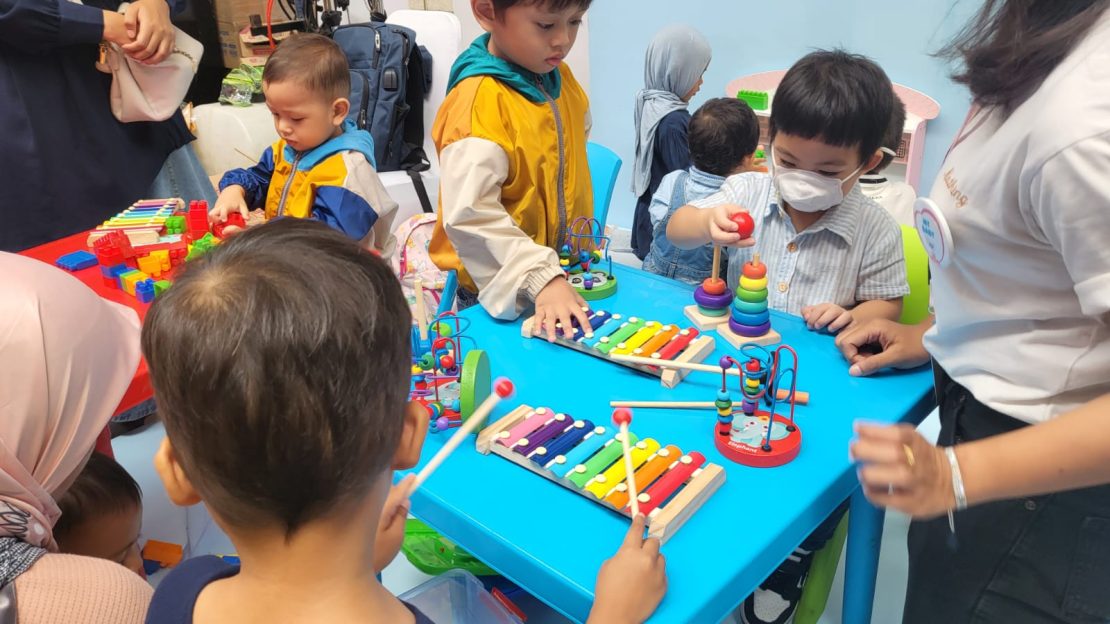 Mendidik Anak Generasi Alfa: Navigasi Parenting di Era Digital_womanindonesia.co.id