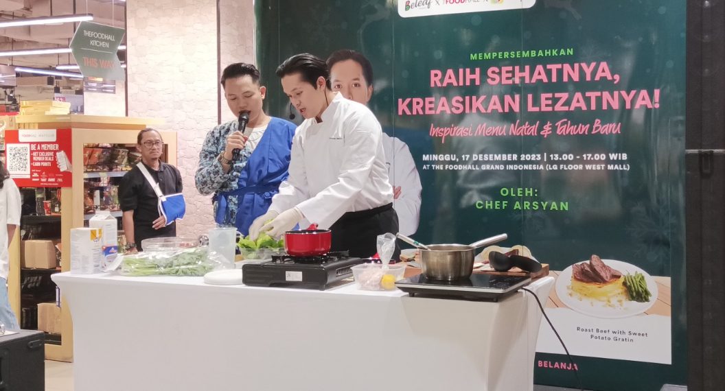 Chef Arsyan memandu Cooking Community Class yang diselenggarakan oleh Beleaf Farms.
