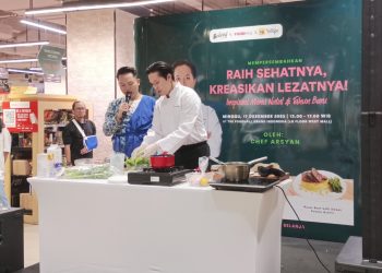 Chef Arsyan memandu Cooking Community Class yang diselenggarakan oleh Beleaf Farms.