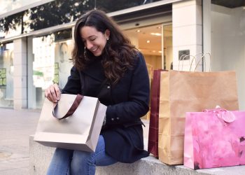 4 Tips Aman Berbelanja di Musim Liburan 20 4 Tips Aman Berbelanja di Musim Liburan_Womanindonesia.co.id