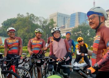 Menjaga Kesehatan dengan Bersepeda: Inspirasi dari Pasangan Suami Istri Dr. Sadi Hariono dan Endang Sadi_Womanindonesia.co.id