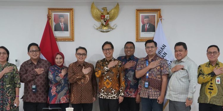 PT. Otsuka Group melakukan audiensi program Free TBC at Workplaces ke Menteri Kesehatan di Kementerian Kesehatan Indonesia