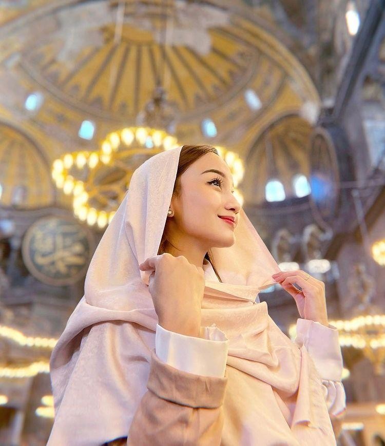 Buat Momen Hari Raya Anda Tak Terlupakan dengan Sentuhan Makeup yang Pas_Womanindonesia.co.id