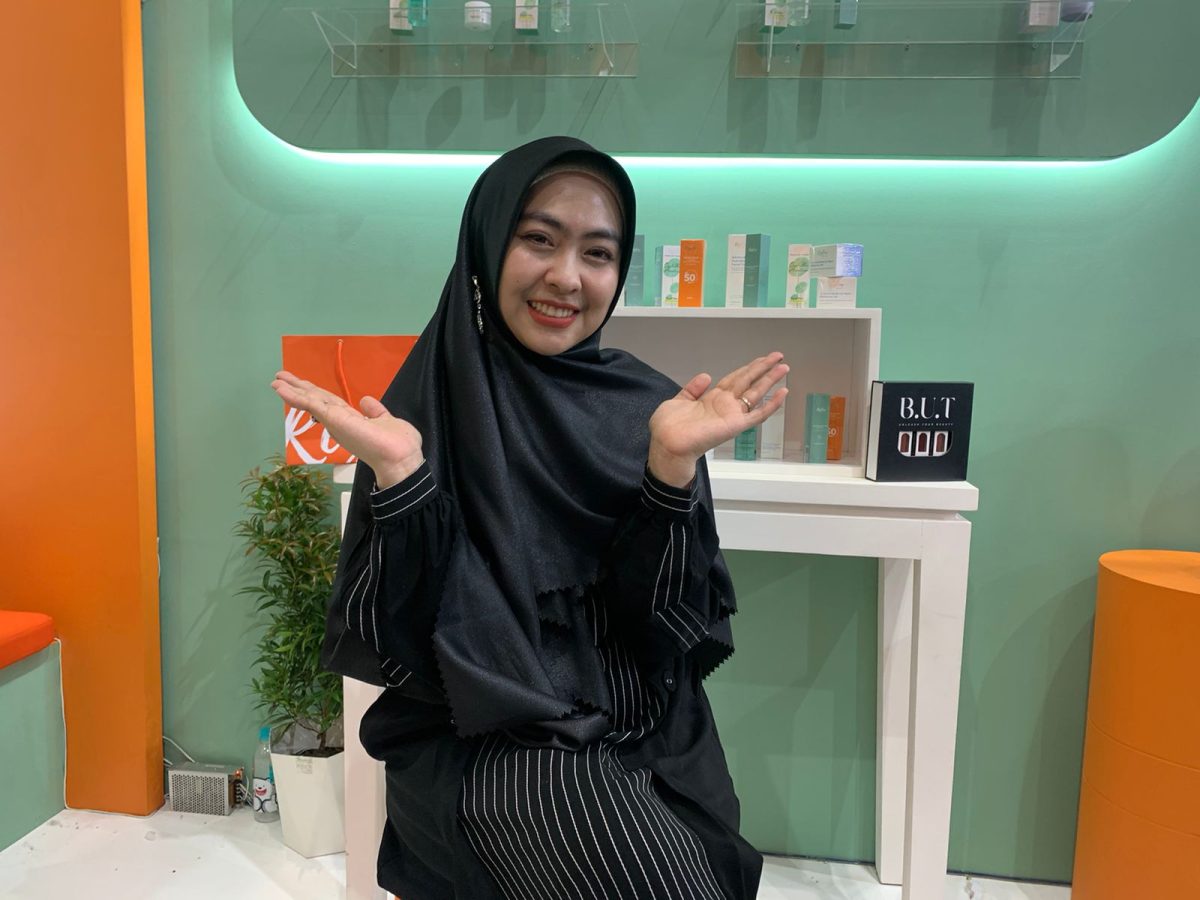 Dr. Shindy Putri Luncurkan 2 Produk Baru Reglow di Jakarta X Beauty 2024 2 Dr. Shindy Putri Luncurkan 2 Produk Baru Reglow di Jakarta X Beauty 2024_womanindonesia.co.id