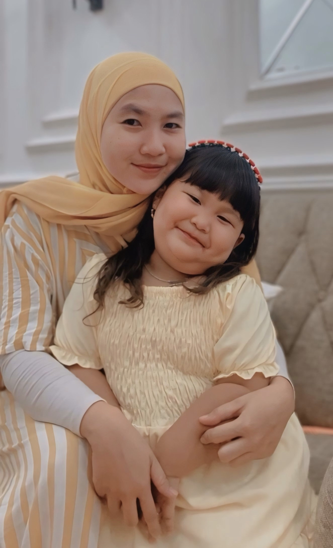 Dayang Pertiwi: Momfluencer yang Mengukir Keberhasilan di Tengah Tugas Rumah Tangga 2 Dayang Pertiwi: Momfluencer yang Mengukir Keberhasilan di Tengah Tugas Rumah Tangga_Womanindonesia.co.id