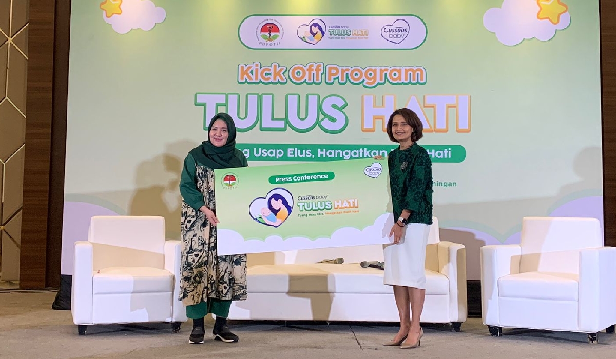 Manfaat 5 Momen Penting Minyak Telon untuk Tumbuh Kembang Bayi 2 Manfaat 5 Momen Penting Minyak Telon untuk Tumbuh Kembang Bayi_Womanindonesia.co.id
