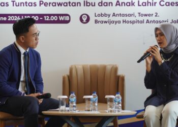 Talk show pentingnya memperhatikan nutrisi tepat bagi ibu dan anak pasca melahirkan caesar.