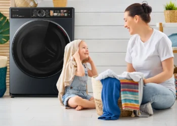 Tips Mencuci Pakaian di Musim Hujan Agar Cepat Kering dan Tidak Bau_Womanindonesia.co.id