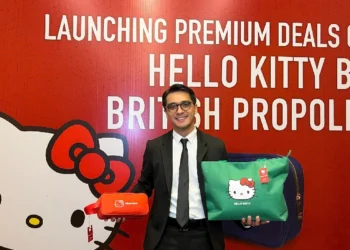 Ricky Harun Bagi-bagi Tas British Propolis Edisi Hello Kitty_womanindonesia.co.id