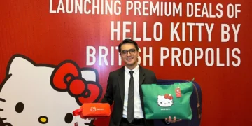 Ricky Harun Bagi-bagi Tas British Propolis Edisi Hello Kitty_womanindonesia.co.id