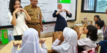 Dukung Akses Gizi, Cahaya Manthovani Bantu Siswa SLB_Womanindonesia.co.id