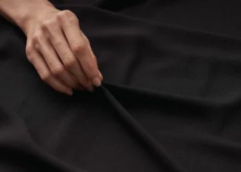 Lenzing Ecovero Black Menjadi Pilihan untuk Diaplikasikan Ke Berbagai Kebutuhan Modest Wear_Womanindonesia.co.id