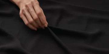 Lenzing Ecovero Black Menjadi Pilihan untuk Diaplikasikan Ke Berbagai Kebutuhan Modest Wear_Womanindonesia.co.id