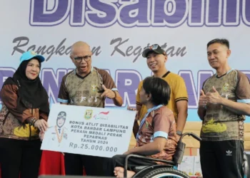 JAM-Intel Kejagung Reda Manthovani Bersama Ribuan Penyandang Disabilitas Sabet Rekor MURI_Womanindonesia.co.id