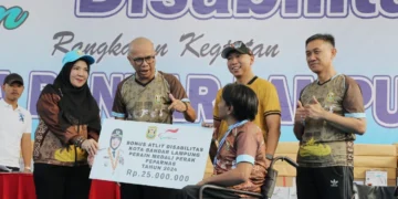 JAM-Intel Kejagung Reda Manthovani Bersama Ribuan Penyandang Disabilitas Sabet Rekor MURI_Womanindonesia.co.id