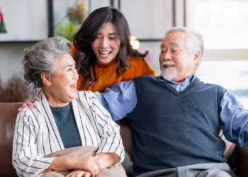 Waspada Kenaikan Kasus Covid-19, Flu, dan RSV Lindungi Lansia dari Tripledemic_Womanindonesia.co.id