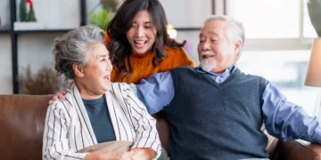 Waspada Kenaikan Kasus Covid-19, Flu, dan RSV Lindungi Lansia dari Tripledemic_Womanindonesia.co.id