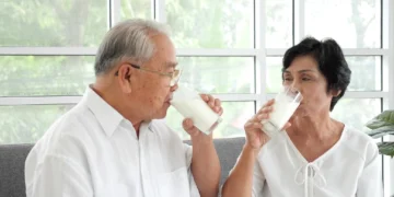 Rutin Minum Susu Apakah Bisa Mencegah Osteoporosis?_Womanindonesia.co.id