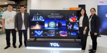 Tips Menciptakan Momen Hangat Bersama Keluarga: Mulai dari Obrolan Ringan hingga Nonton Bareng dengan TV Layar Besar_Womanindonesia.co.id