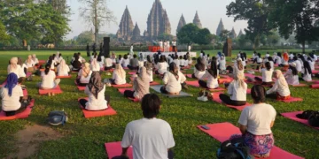 Toshiba Rayakan International Yoga Day di Candi Prambanan, Dukung Gaya Hidup Sehat Masyarakat Urban_Womanindonesia.co.id