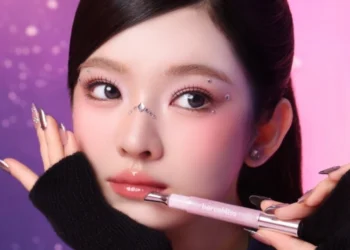 Satu Swipe, Tiga Manfaat! barenbliss Star-Glazing Steel Lipcerin Resmi Hadir di Indonesia 10 Satu Swipe, Tiga Manfaat! barenbliss Star-Glazing Steel Lipcerin Resmi Hadir di Indonesia_Womanindonesia.co.id