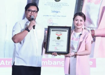 Dari Bilik Kecil ke Rekor MURI: Selfie Time Ubah Tren Foto Jadi Gaya Hidup 16 Dari Bilik Kecil ke Rekor MURI: Selfie Time Ubah Tren Foto Jadi Gaya Hidup_Womanindonesia.co.id