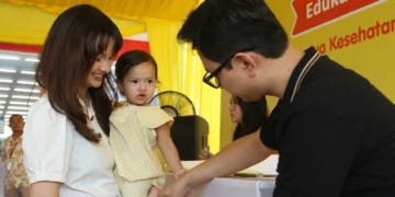 Cegah Masalah Kulit Sejak Dini, Zwitsal dan Alfamidi Hadirkan Posyandu Modern untuk Ibu Milenial_womanindonesia.co.id