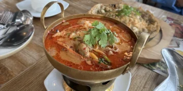 One Day Tour Anti-Mainstream di Bangkok: Dari Noodle Hangat hingga Sunset Cantik di Riverside_womanindonesia.co.id