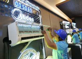 5 Teknisi Terbaik Midea Club Siap Berangkat ke China_Womanindonesia.co.id