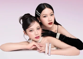 Inspirasi Makeup Musim Gugur 'Maple Crush Look' Tahan 36 Jam_womanindonesia.co.id