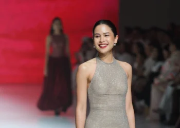 Tampil Lebih Cerah di Panggung JFW — Rahasia di Balik Senyum Penuh Percaya Diri Maudy Ayunda 13 Tampil Lebih Cerah di Panggung JFW — Rahasia di Balik Senyum Penuh Percaya Diri Maudy Ayunda_Womanindonesia.co.id