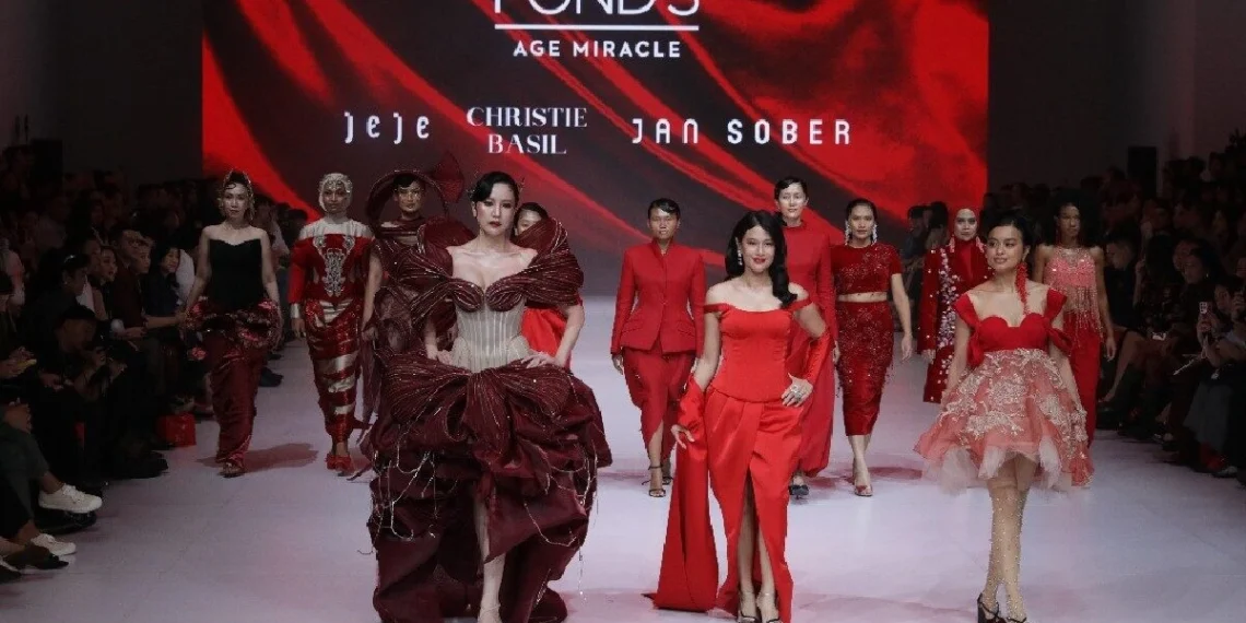 “Miracle Runway” Rayakan Transformasi Sembilan Perempuan Hebat Menjadi Miracle Models di JFW 2025_womanindonesia.co.id