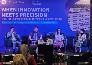 GE HealthCare dan RS Mitra Keluarga Bekasi Timur Hadirkan Teknologi Kedokteran Nuklir Terbaru Hadir 4 Kika: - Kriswanto Trimoeljo – CEO GE HealthCare Indonesia - dr. Yudistira Wastu Putra, MARS., MM - Direktur Rumah Sakit Mitra Keluarga, Bekasi - dr. Esther Devina Panjaitan, SpKN – Dokter Spesialis Kedokteran Nuklir Rumah Sakit Mitra Keluarga, Bekasi