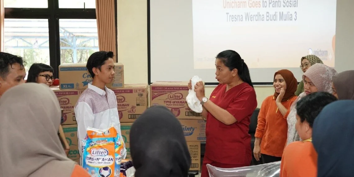 Tips Memilih dan Memakaikan Popok Dewasa yang Tepat untuk Lansia_Womanindonesia.co.id